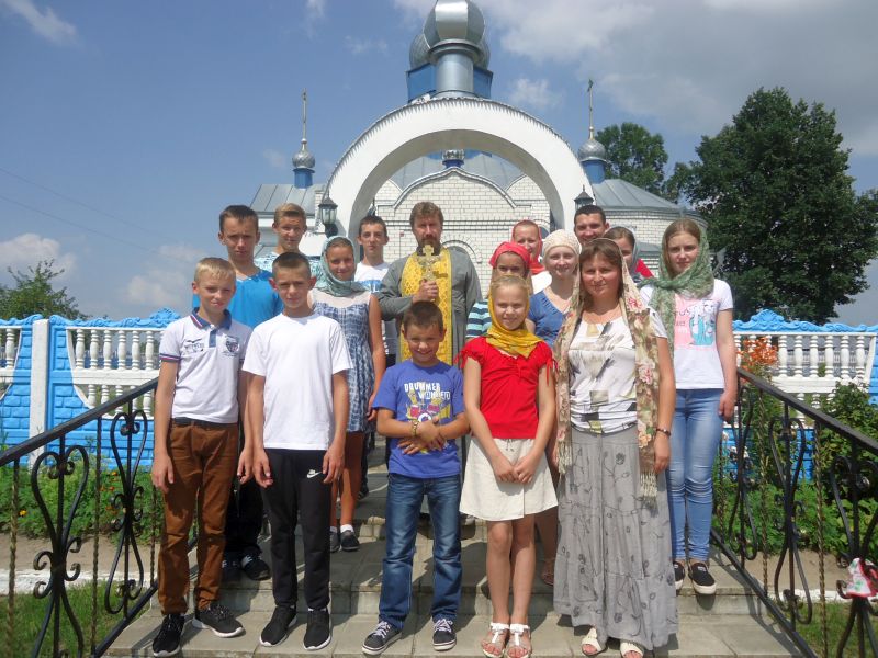 23 июля ученики воскресной школы прихода храма Успения Пресвятой Богородицы д. Снитово снова засобирались в поход